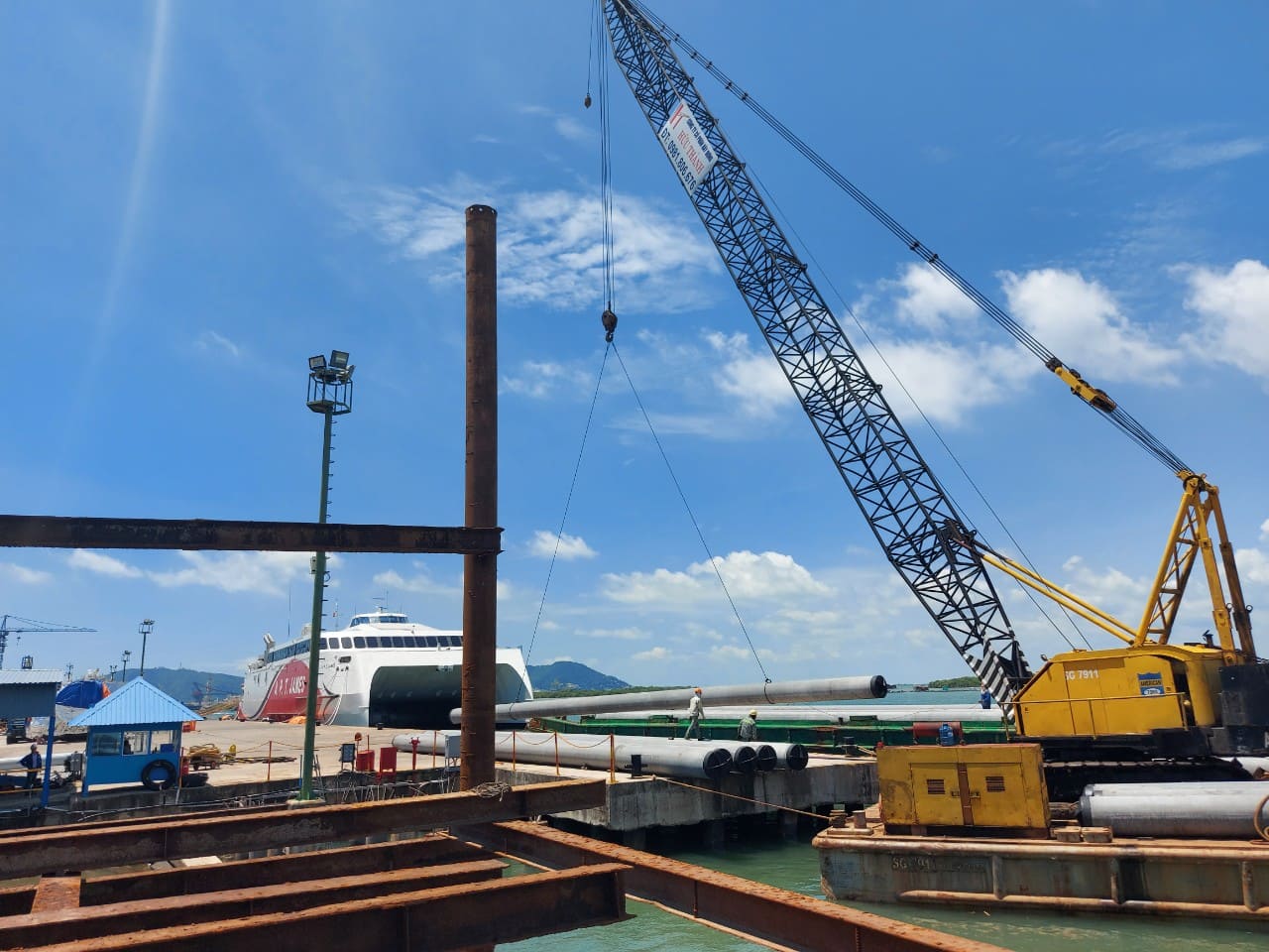 Xây dựng và lắp đặt cầu cảng bờ 20.000DWT (Cảng Đông Xuyên)